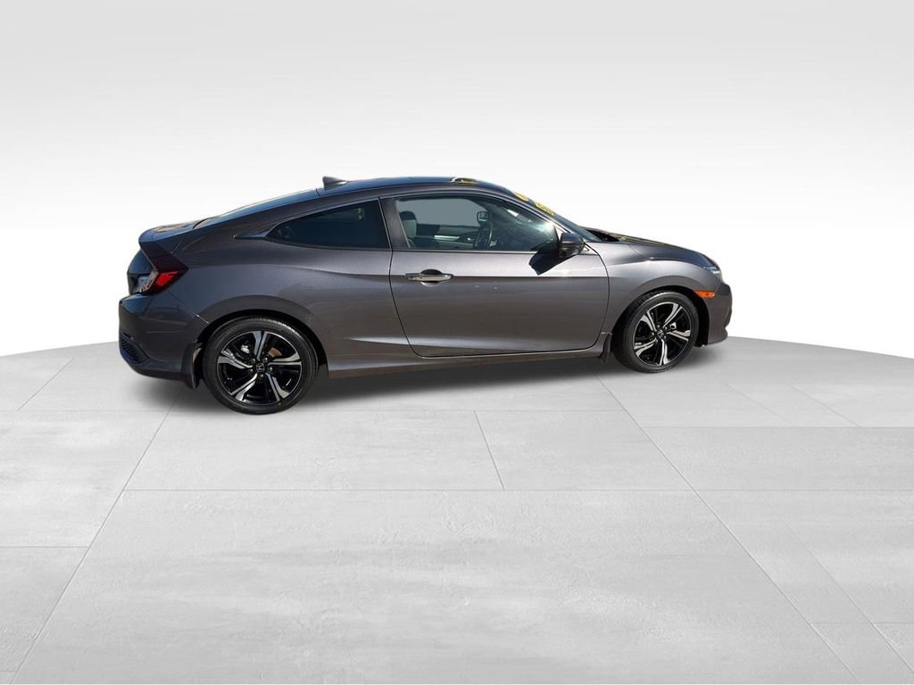 Used 2018 Honda Civic Touring image 10