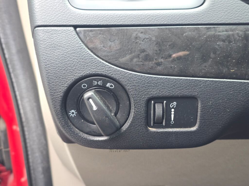 Used 2015 Dodge Grand Caravan American Value Package image 20