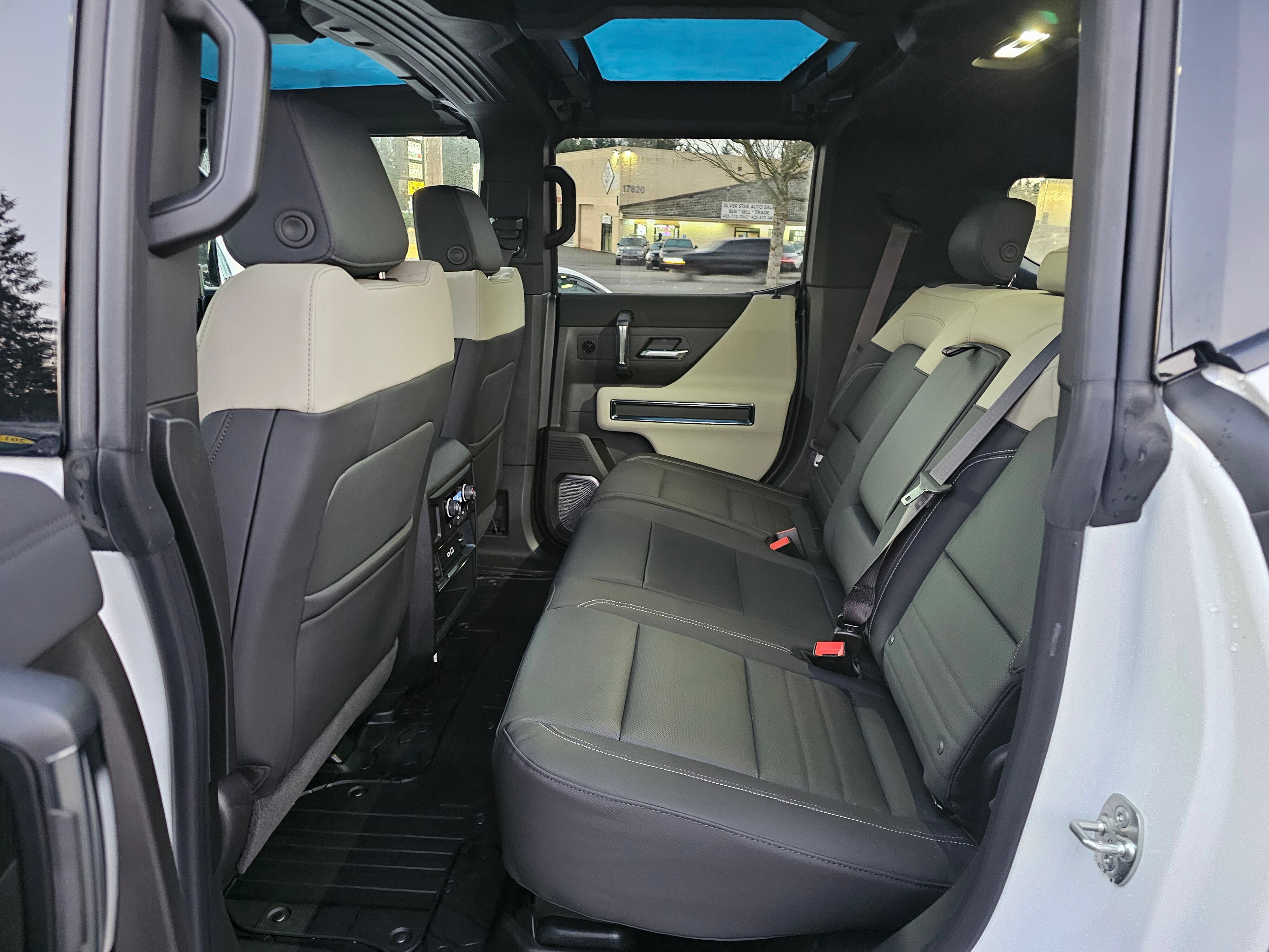New 2026 GMC Hummer EV SUV w/ LPO, Dark Essentials Package AWD/4WD image 15