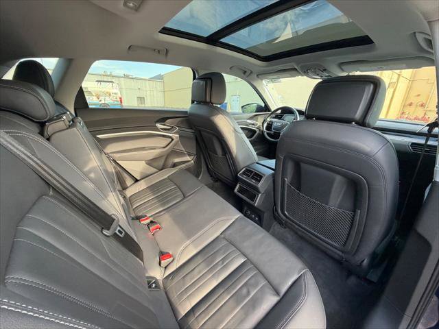 Used 2021 Audi e-tron Premium w/ Convenience Plus Package image 14