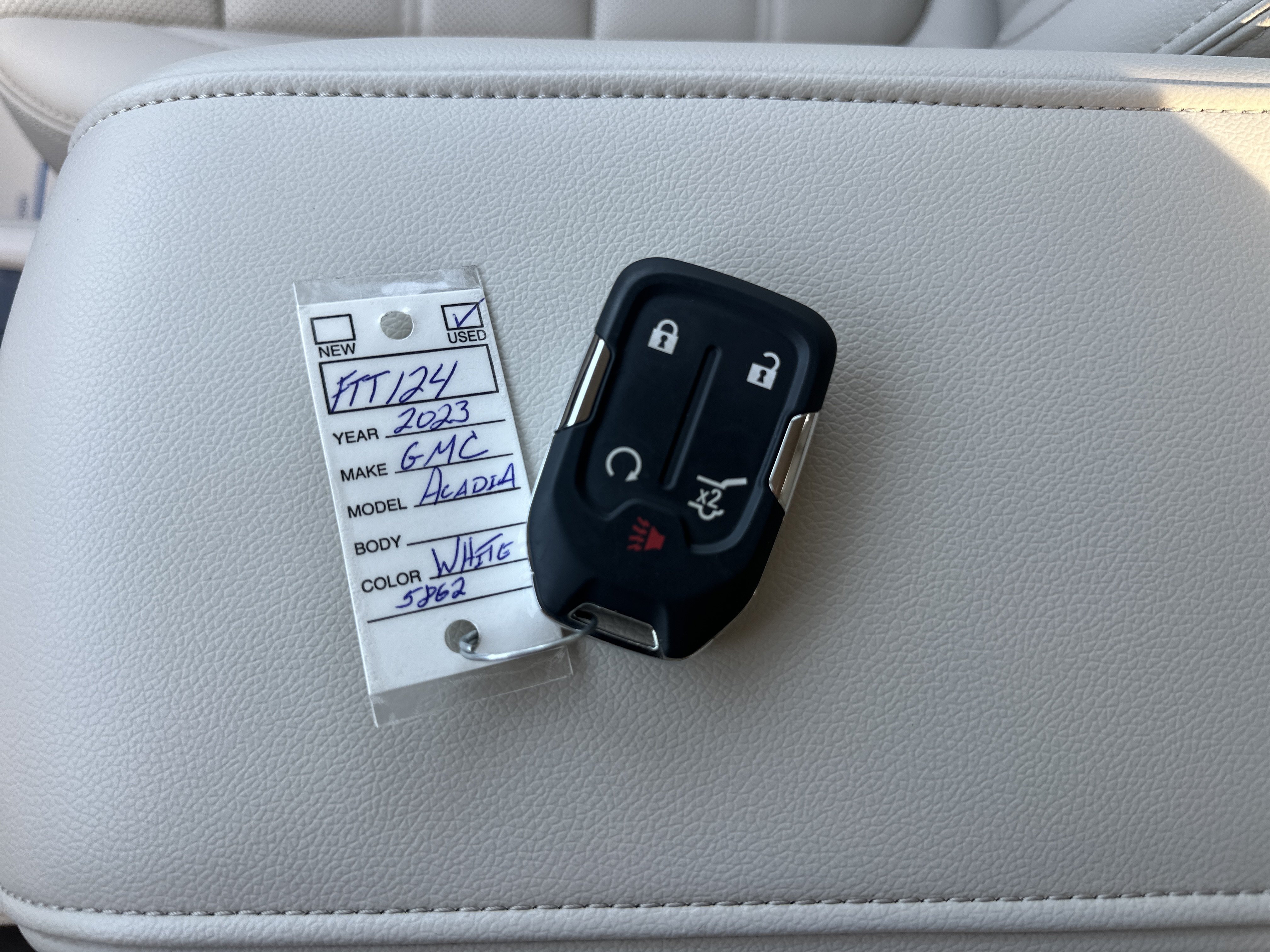 Used 2023 GMC Acadia Denali AWD/4WD image 18