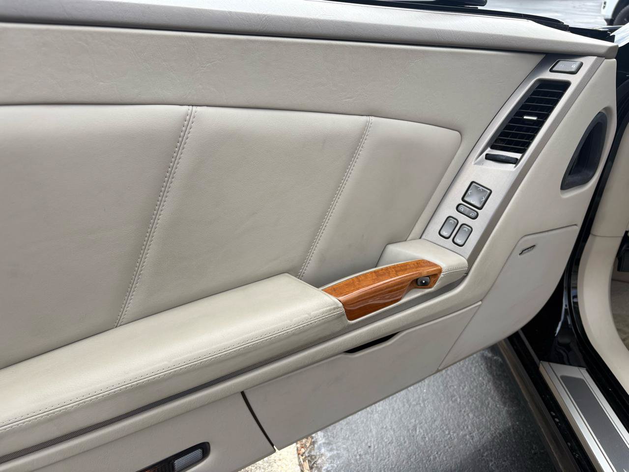 Used 2005 Cadillac XLR RWD image 22