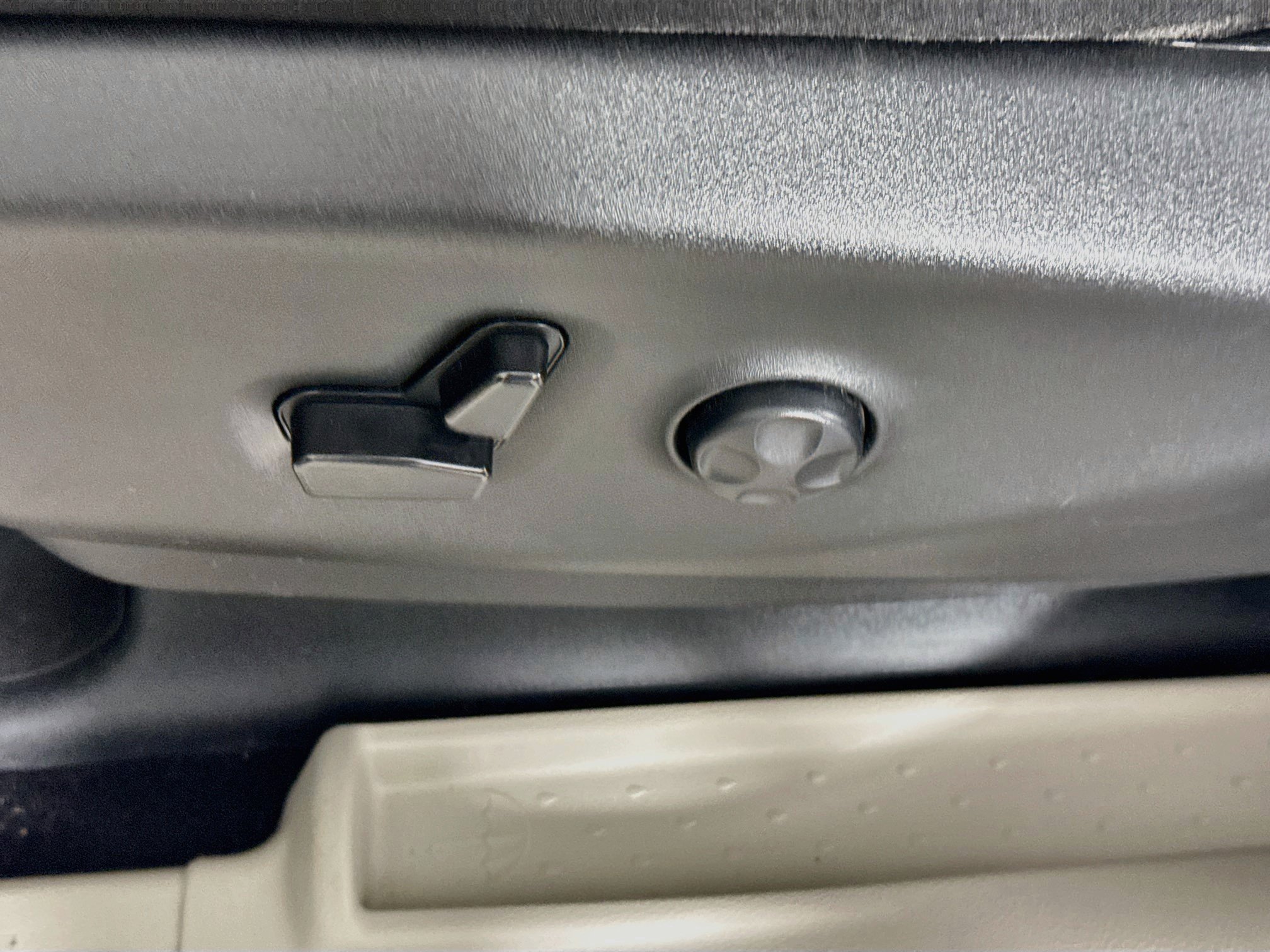 Used 2024 Chrysler Pacifica Limited FWD image 24