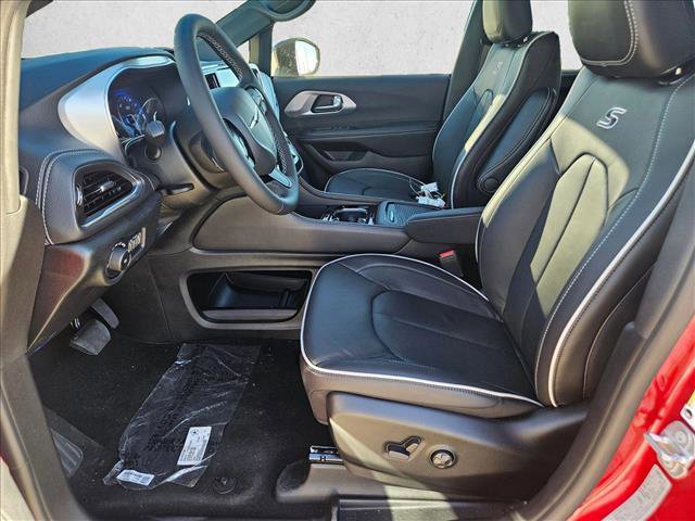 New 2026 Chrysler Pacifica Limited image 15