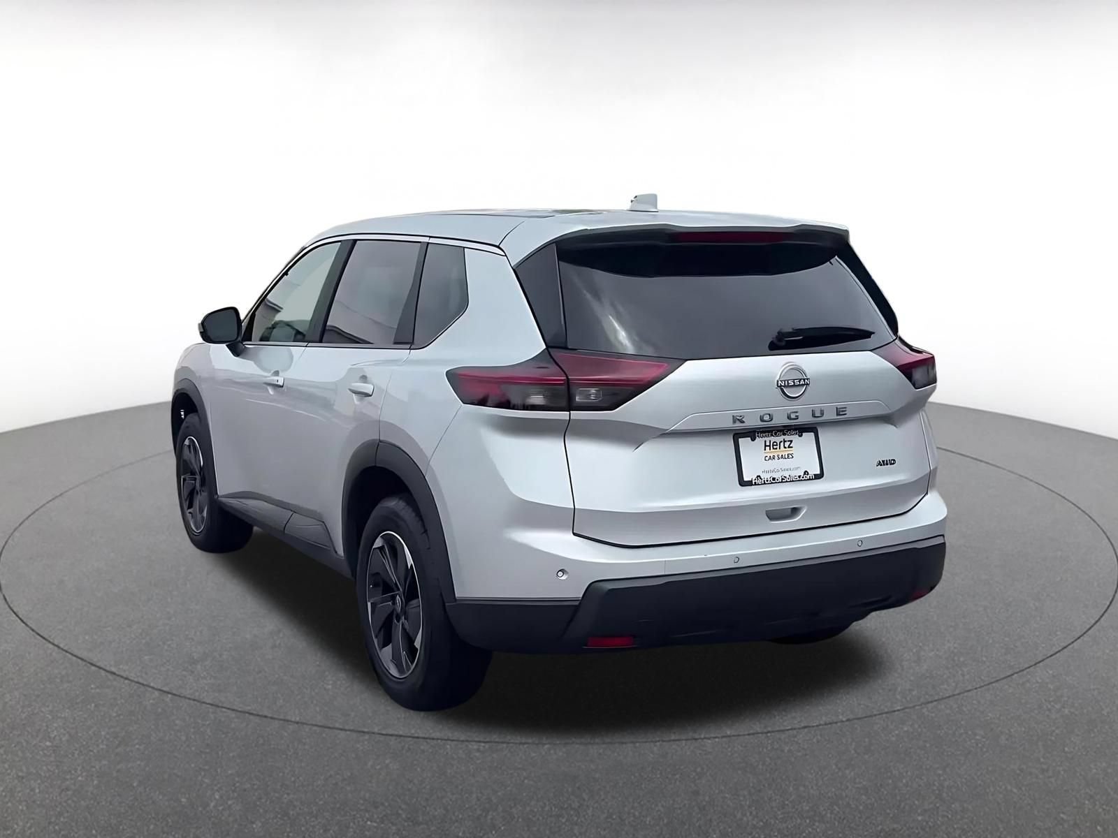 Used 2025 Nissan Rogue SV AWD/4WD image 9
