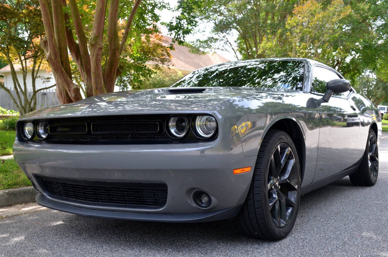 Used 2019 Dodge Challenger SXT w/ Blacktop Package RWD image 3