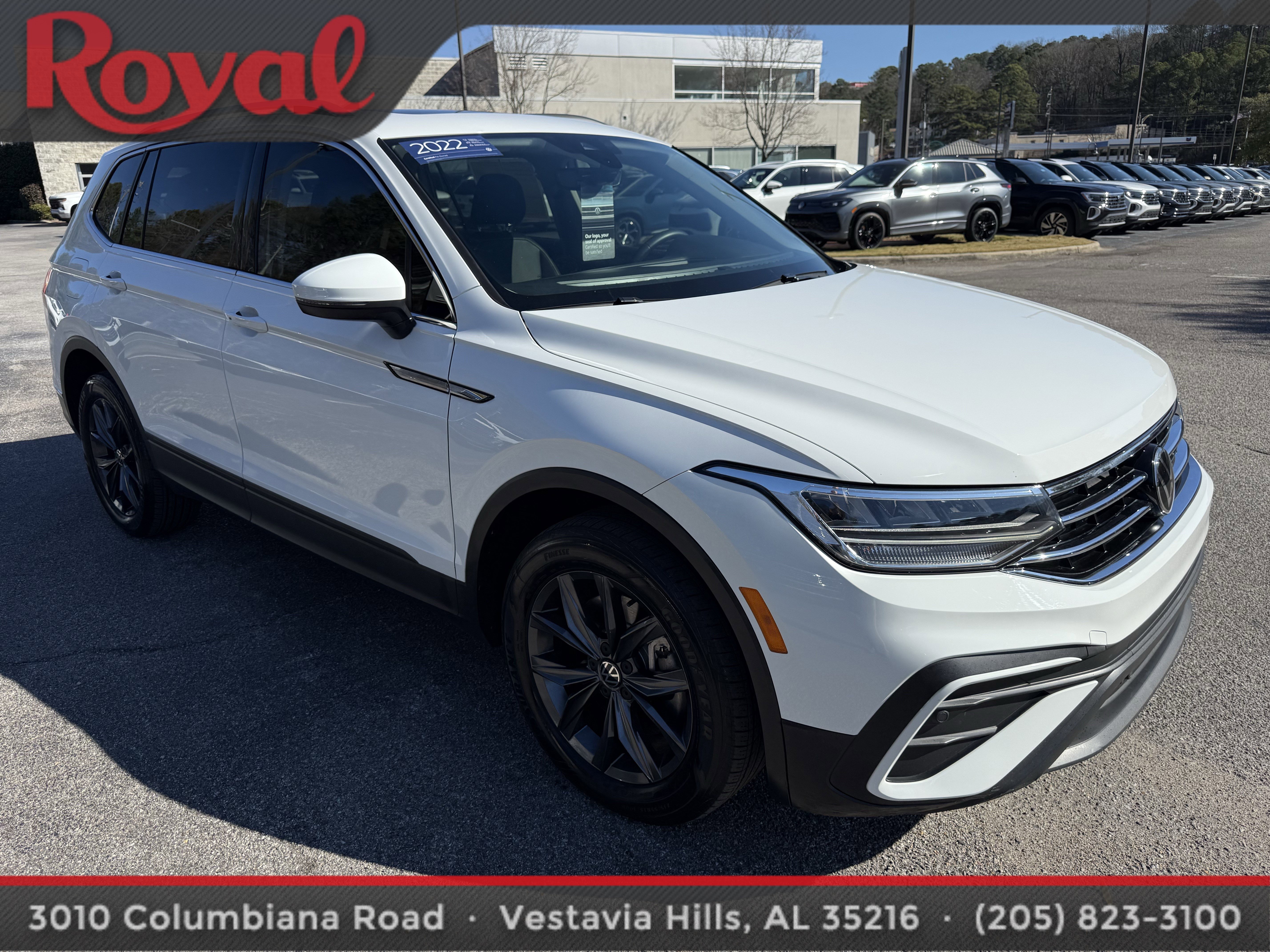 Certified 2022 Volkswagen Tiguan SE w/ Panoramic Sunroof Package image 3