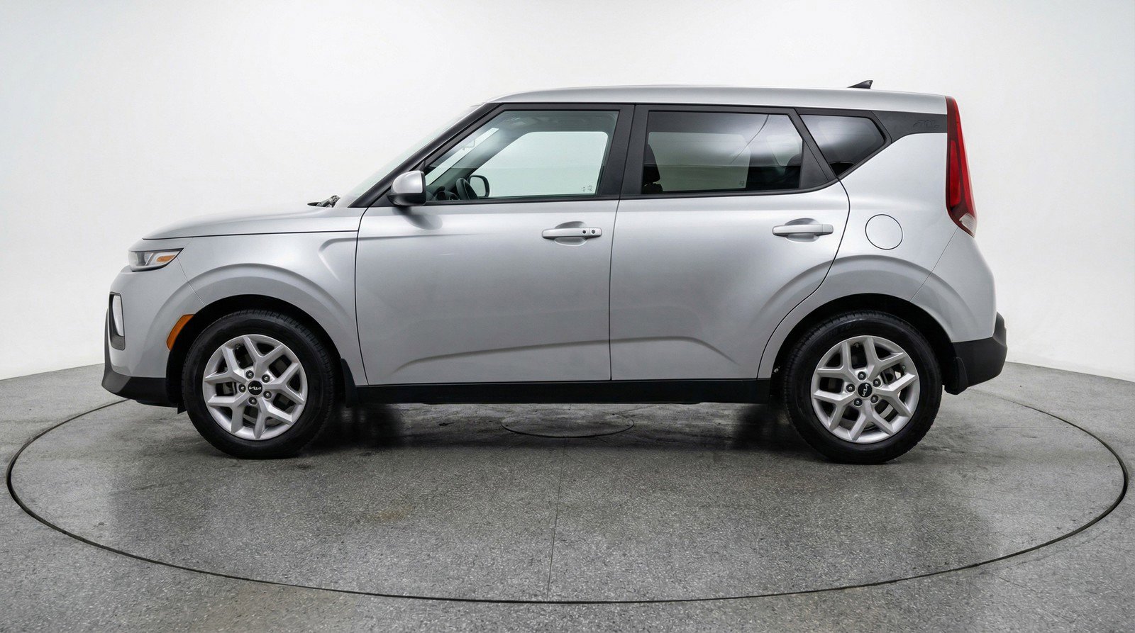 Used 2025 Kia Soul LX w/ LX Technology Package image 5