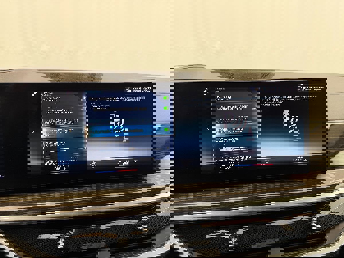 Used 2023 BMW X7 xDrive40i w/ Premium Package image 30