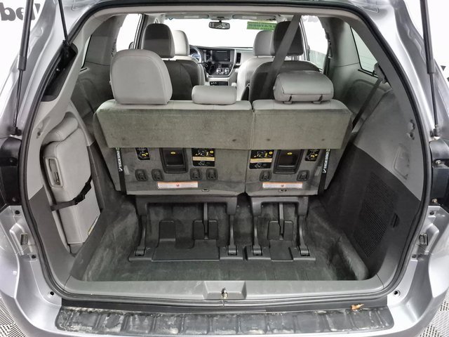 Used 2017 Toyota Sienna XLE image 8