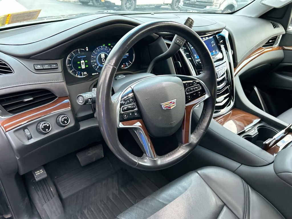 Used 2019 Cadillac Escalade Luxury w/ Escalade Sport Edition image 13