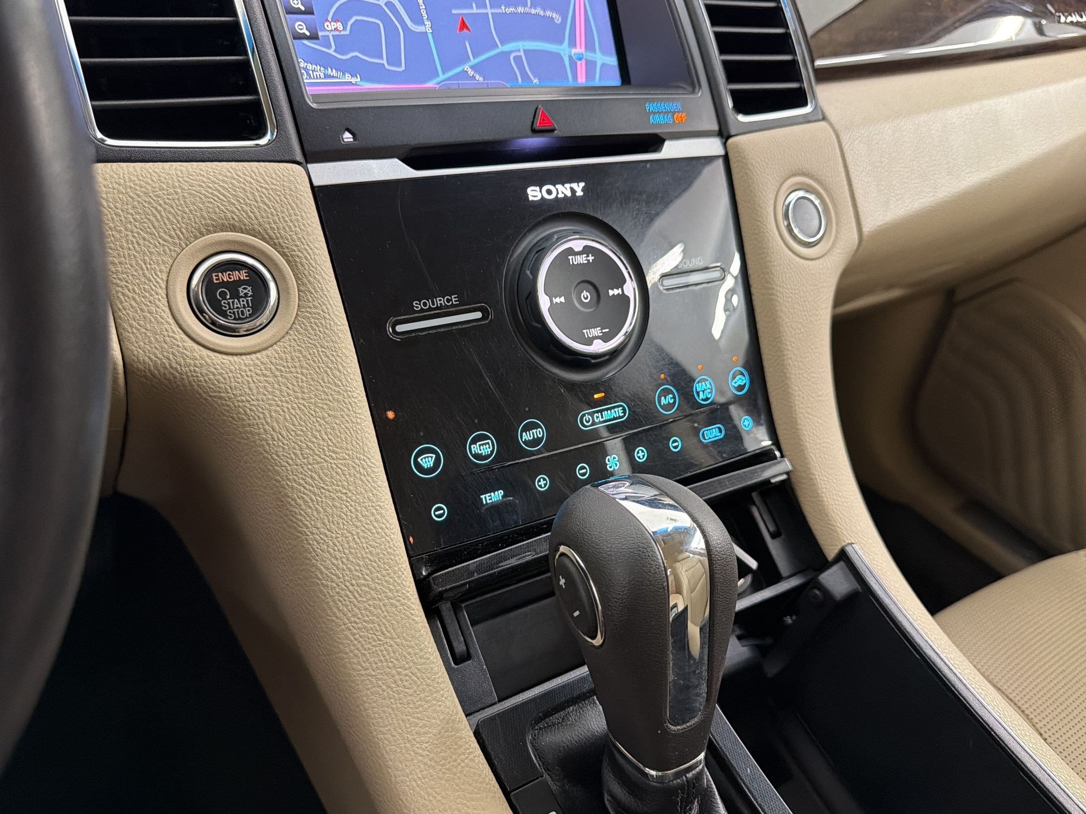 Used 2013 Ford Taurus Limited FWD image 33