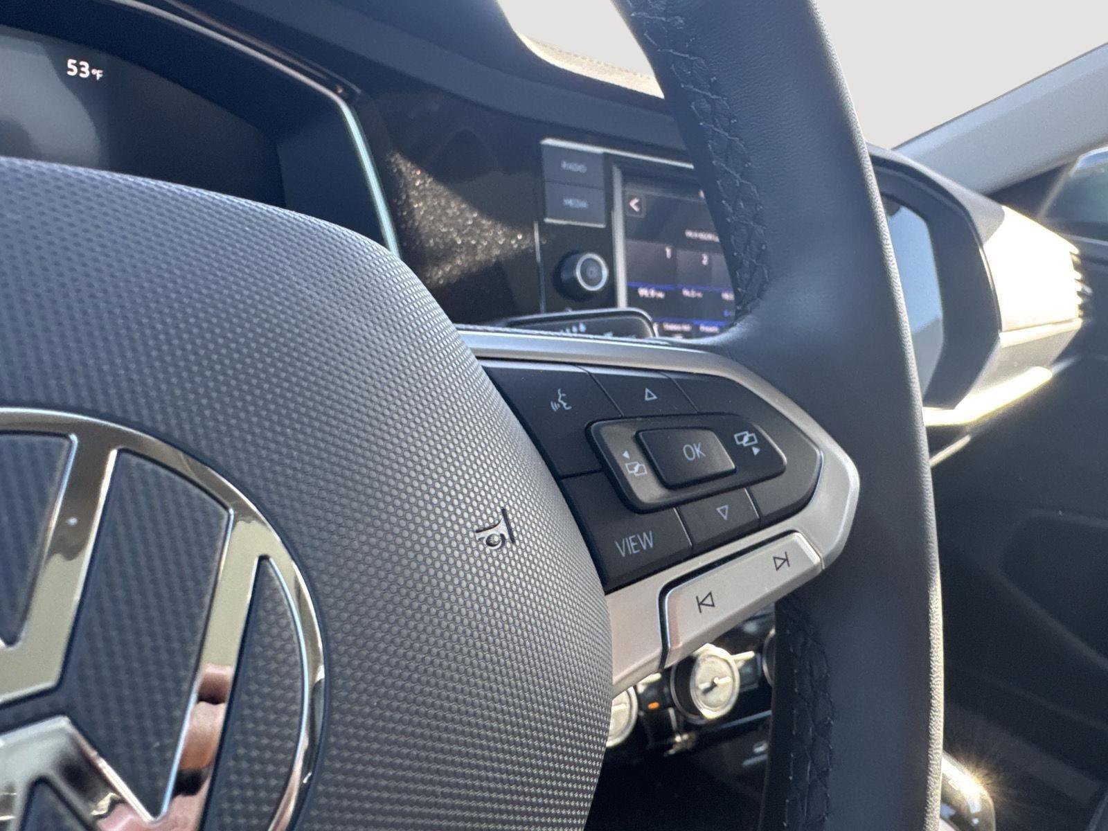 Used 2024 Volkswagen Jetta SE w/ Panoramic Sunroof Package image 19