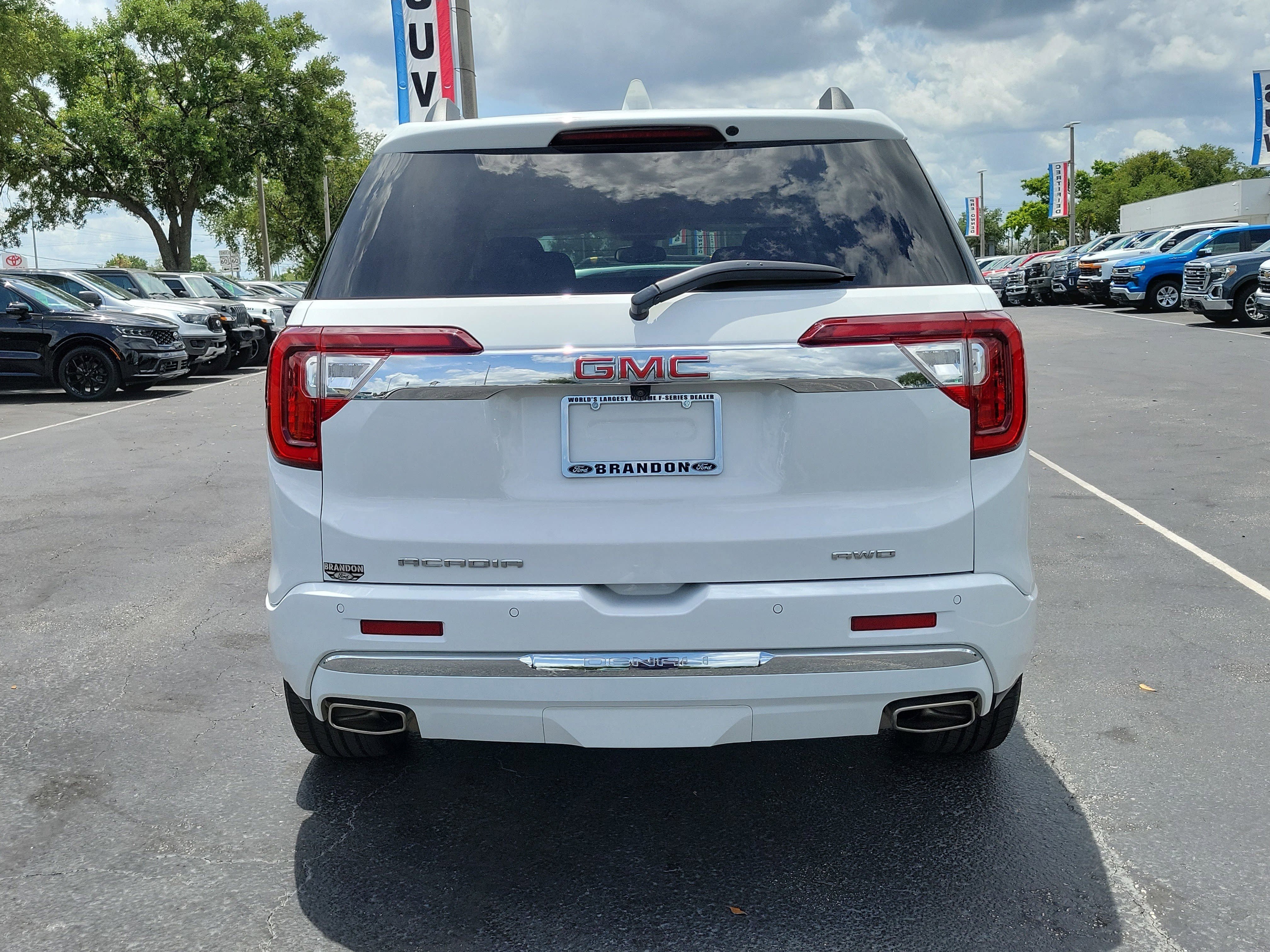 Used 2023 GMC Acadia Denali AWD/4WD image 8
