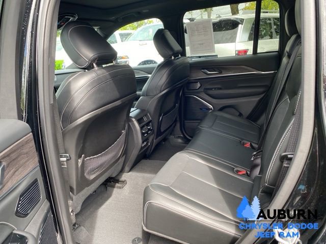 Used 2023 Jeep Grand Cherokee Overland AWD/4WD image 22