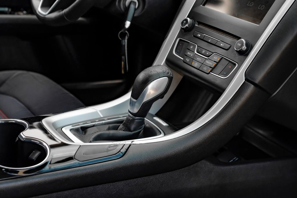 Used 2016 Ford Fusion SE FWD image 25