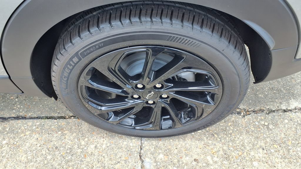 New 2027 Chevrolet Bolt RS w/ Technology Package FWD image 4