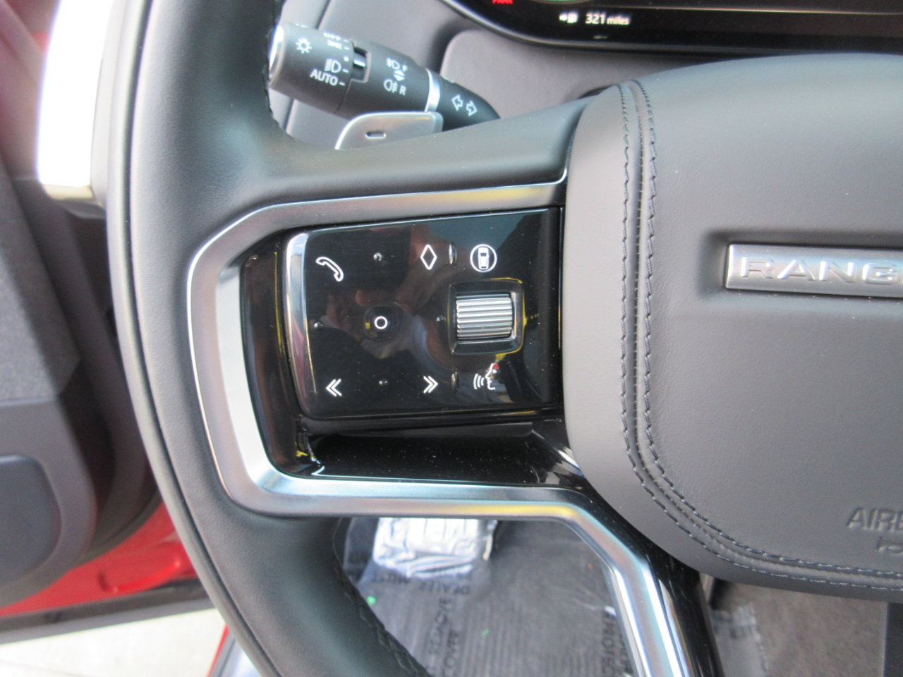 Used 2024 Land Rover Range Rover Sport SE image 48