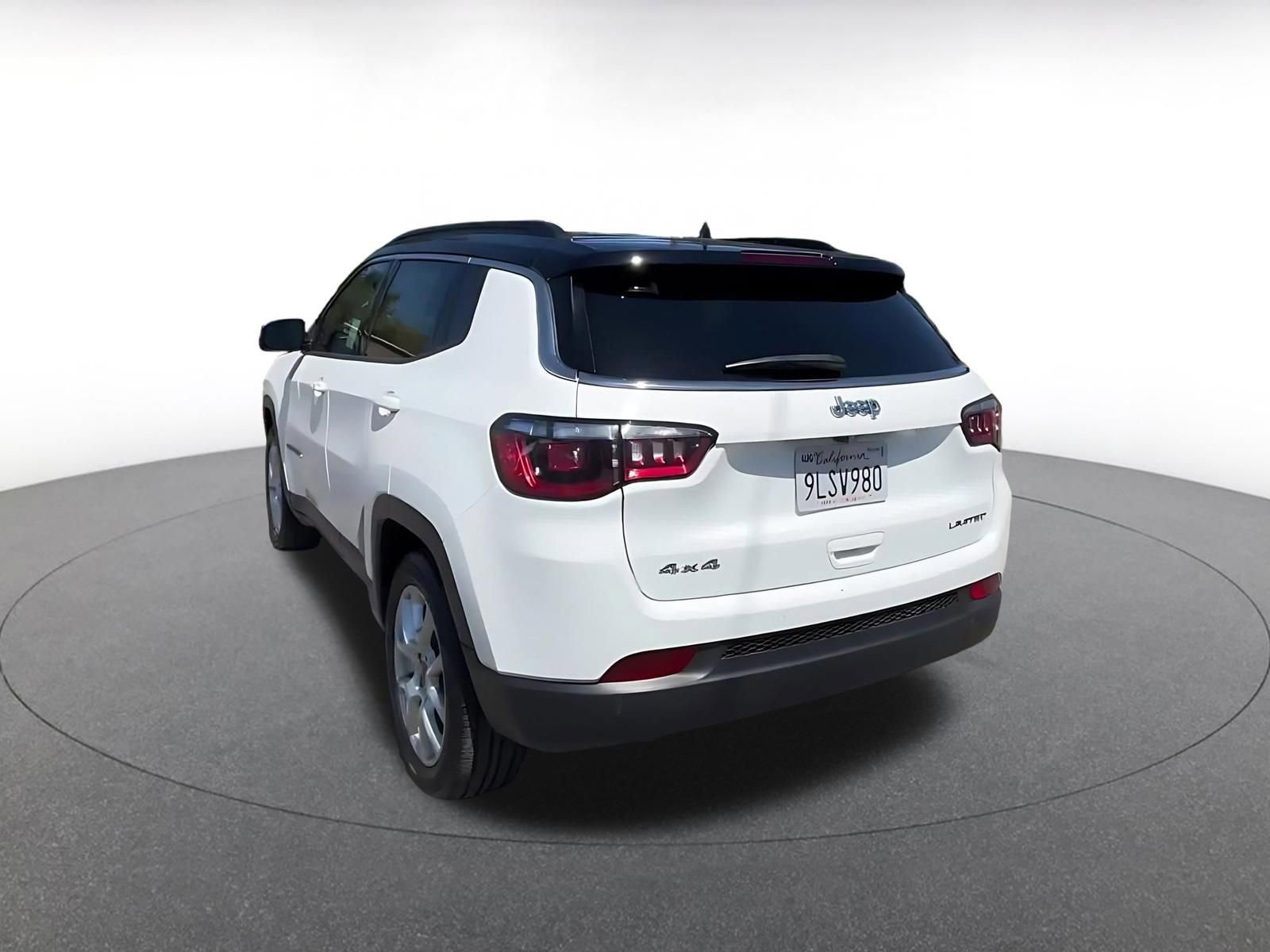 Used 2025 Jeep Compass Limited AWD/4WD image 11