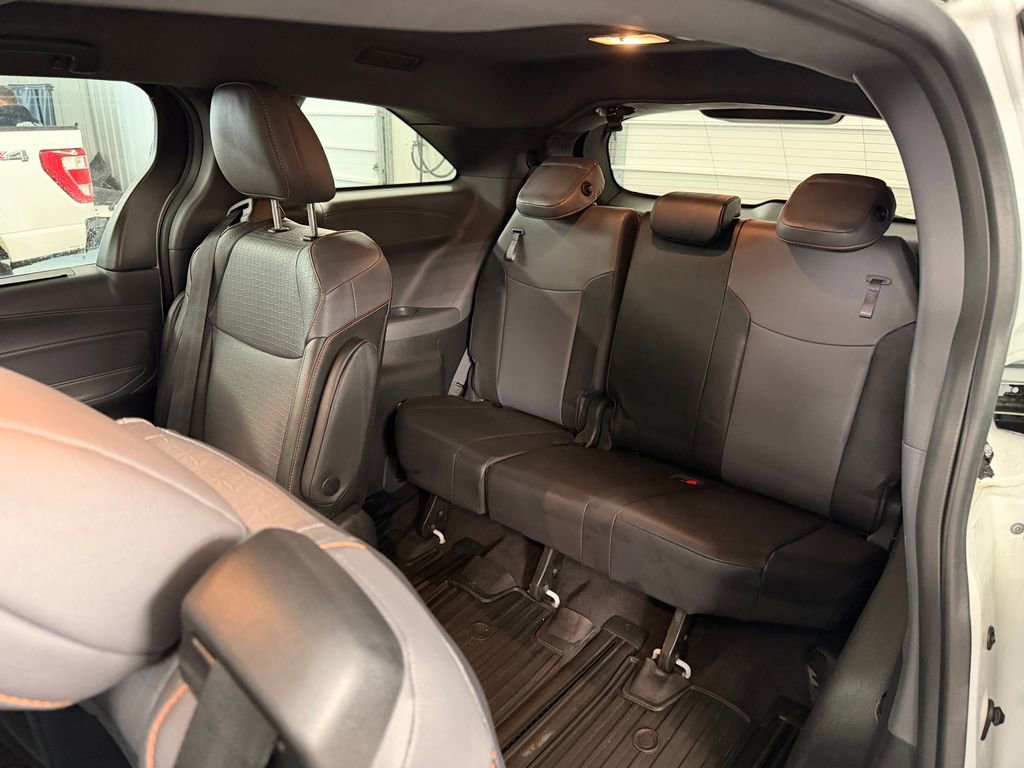 Used 2023 Toyota Sienna XSE image 31