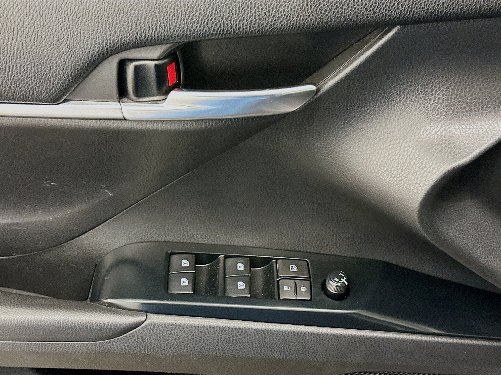 Used 2020 Toyota Camry LE image 15