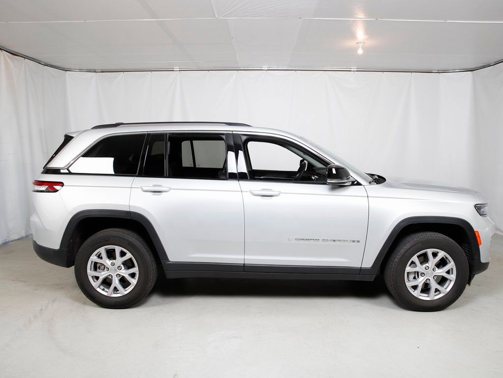 Used 2022 Jeep Grand Cherokee Limited image 2