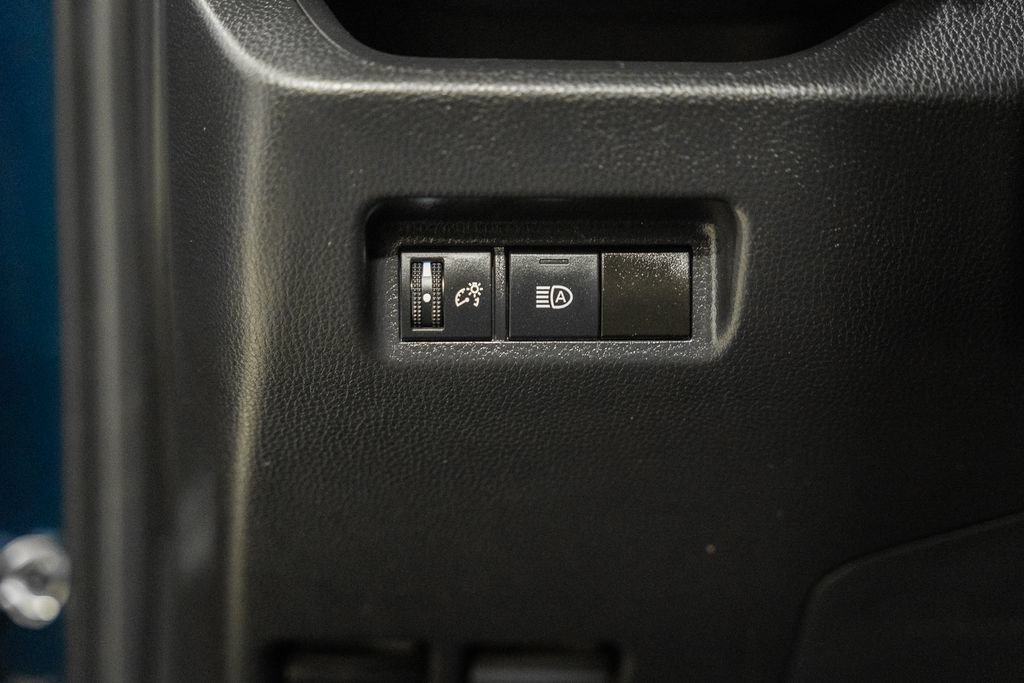 Used 2025 Toyota RAV4 XLE AWD/4WD image 37