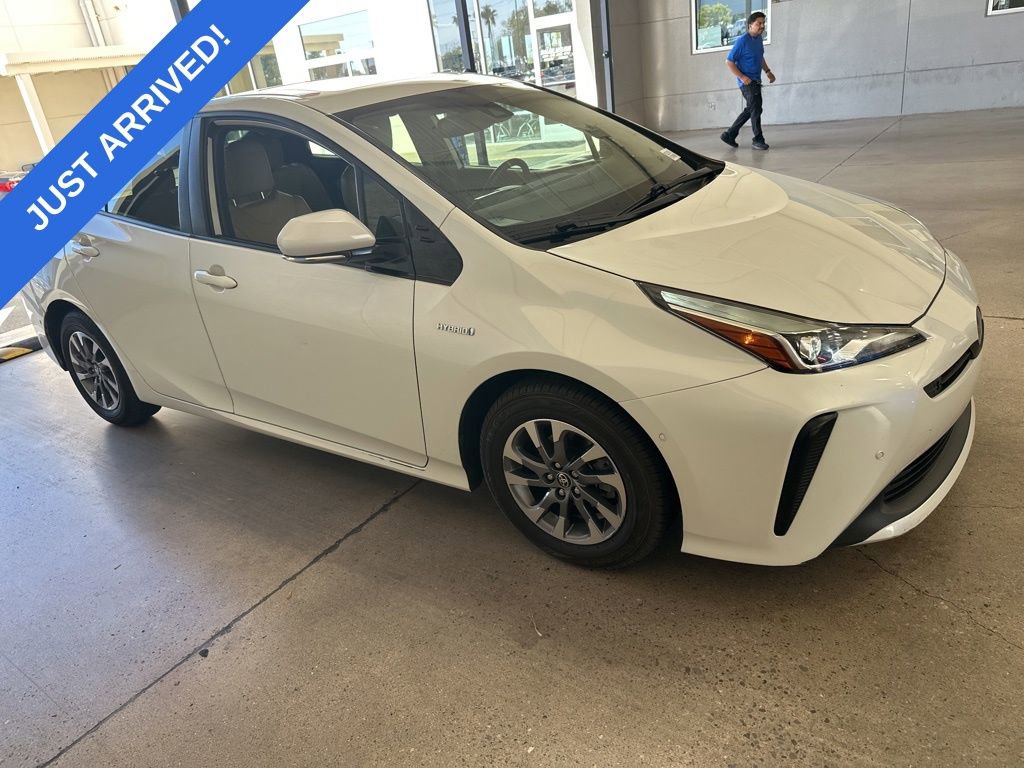 Used 2020 Toyota Prius Limited w/ Premium Convenience Package FWD image 2