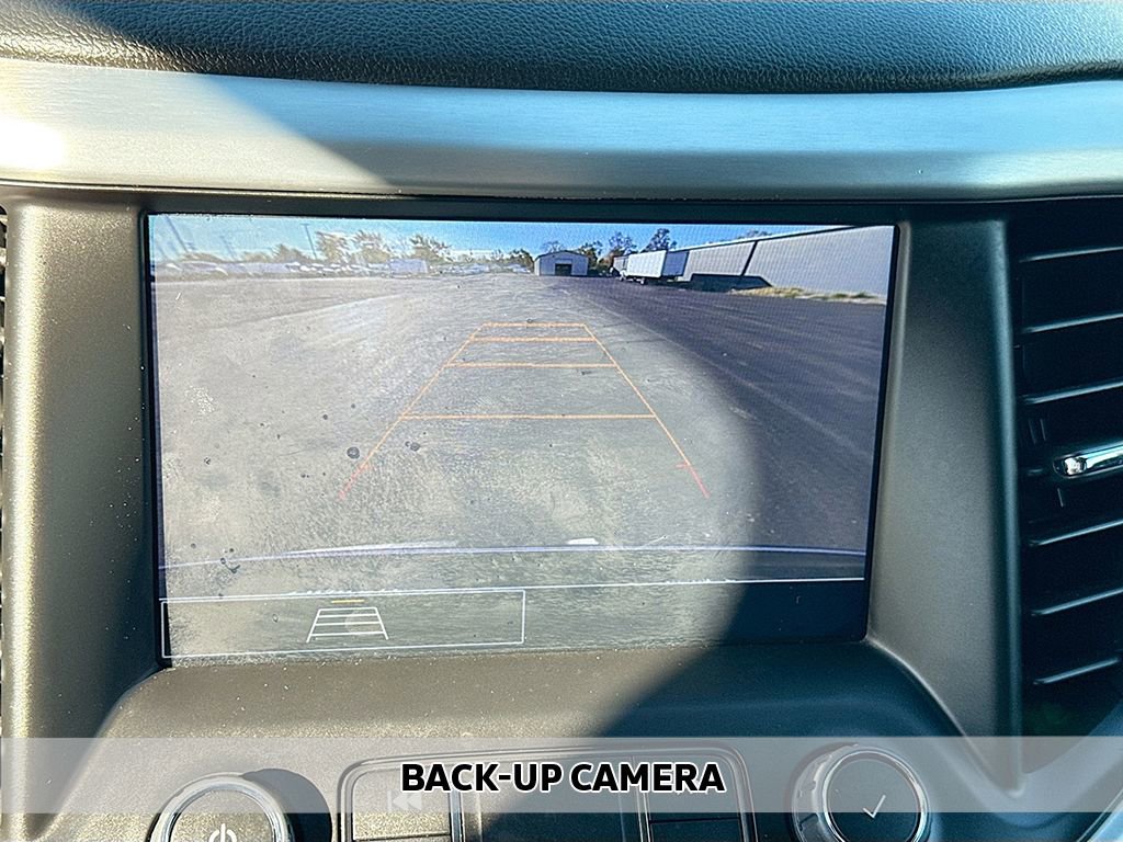 Used 2023 GMC Acadia SLE w/ Driver Convenience Package image 5