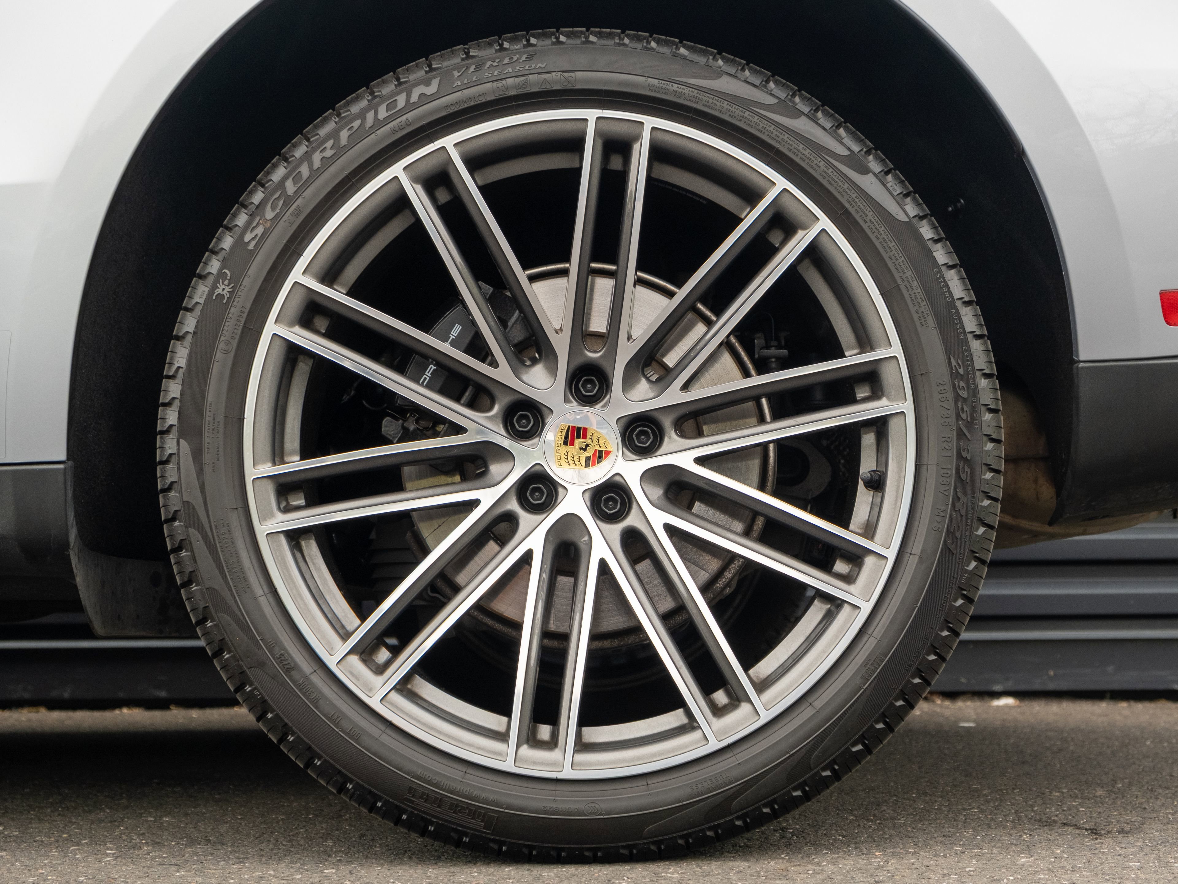 Certified 2026 Porsche Macan AWD/4WD image 13