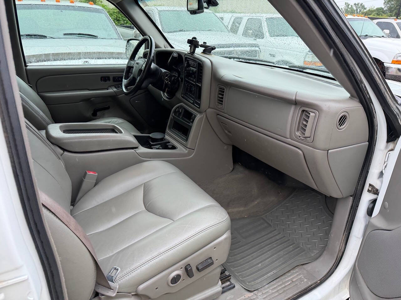 Used 2006 GMC Sierra 2500 SLT w/ Heavy-Duty Power Package AWD/4WD image 3