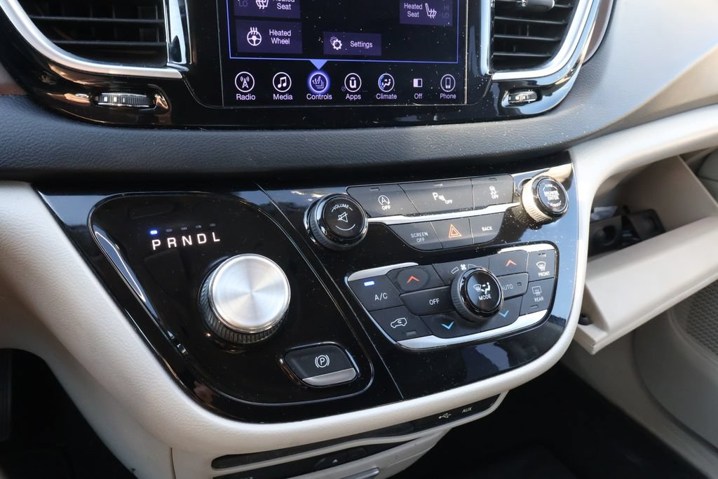 Used 2017 Chrysler Pacifica Touring-L Plus FWD image 24