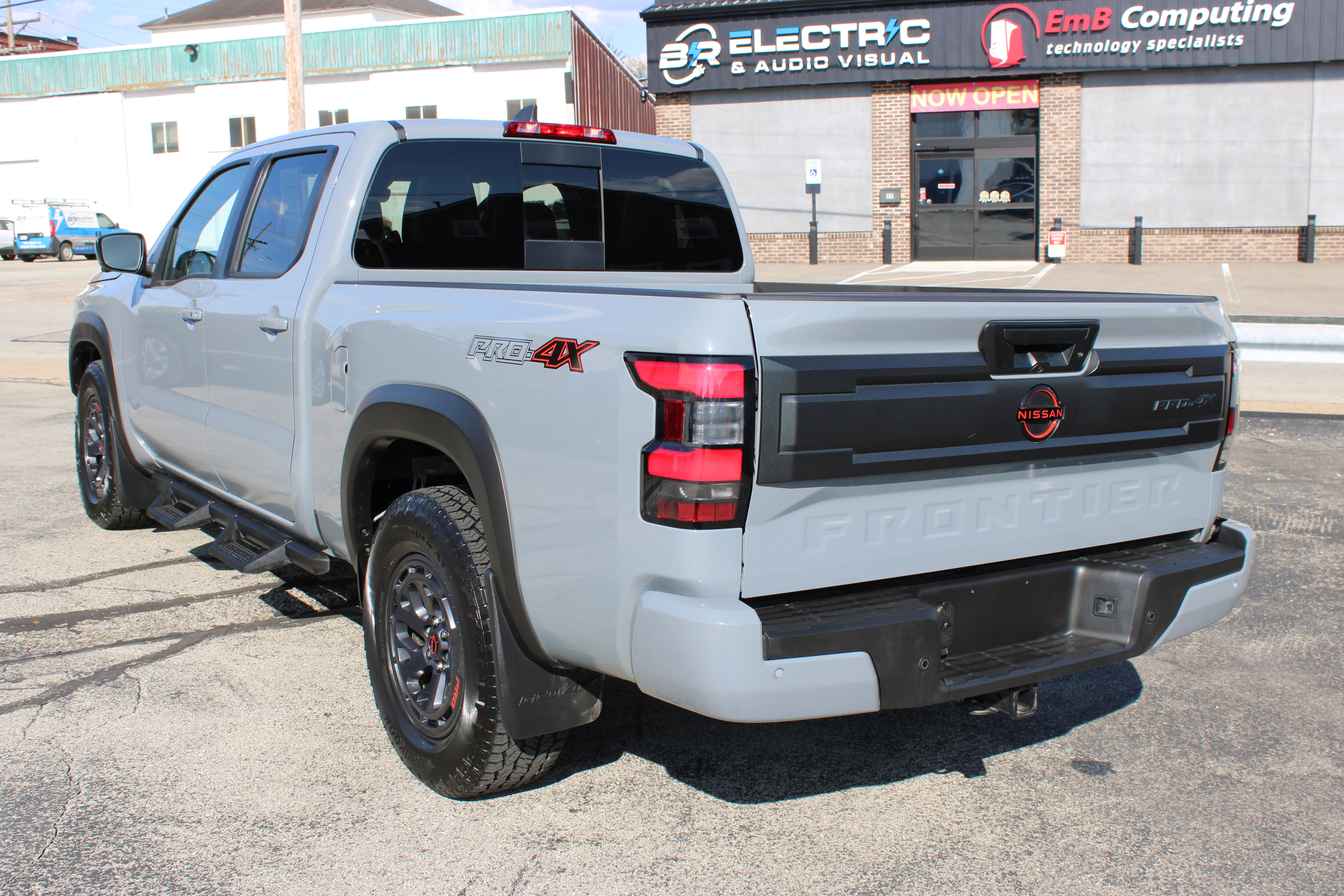 Certified 2025 Nissan Frontier PRO-4X w/ Pro Premium Package image 3