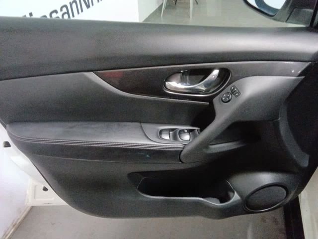 Used 2017 Nissan Rogue S image 9