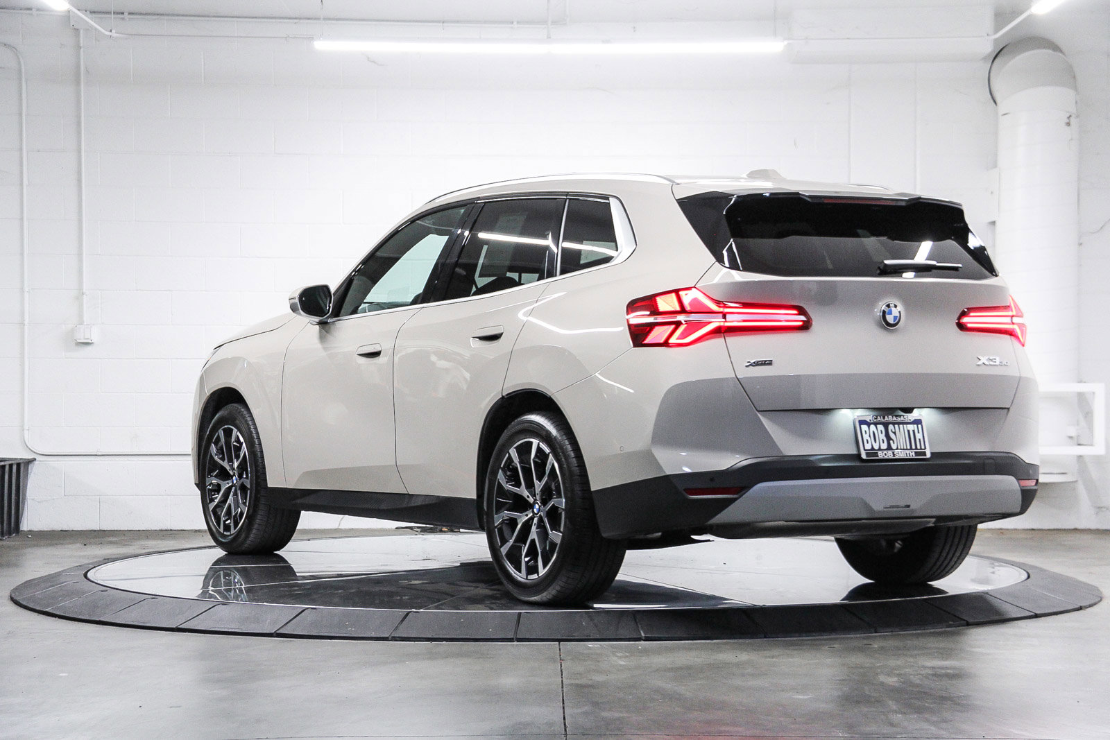 Used 2025 BMW X3 xDrive30i w/ Premium Package image 4