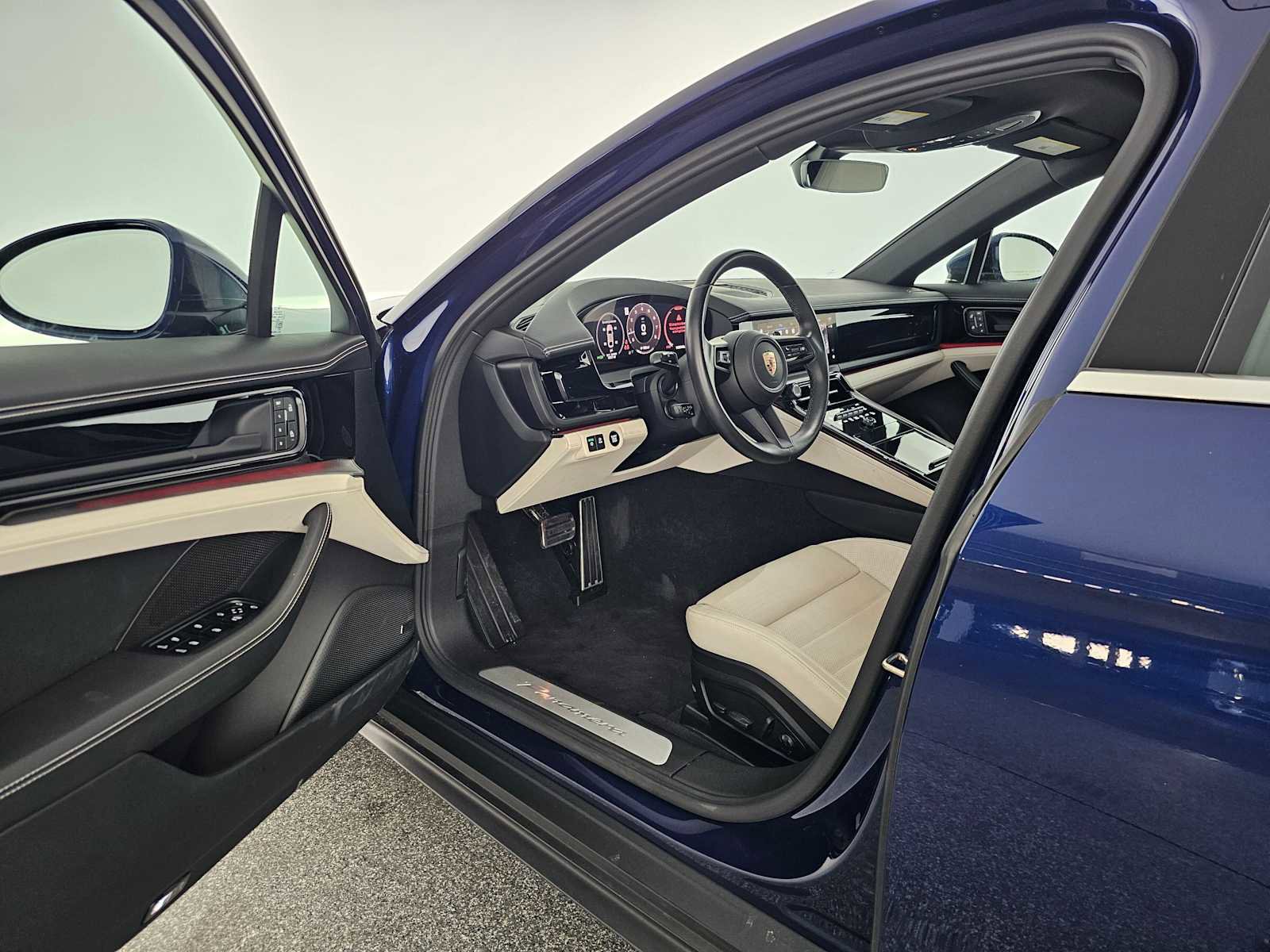 Used 2024 Porsche Panamera 4 image 38