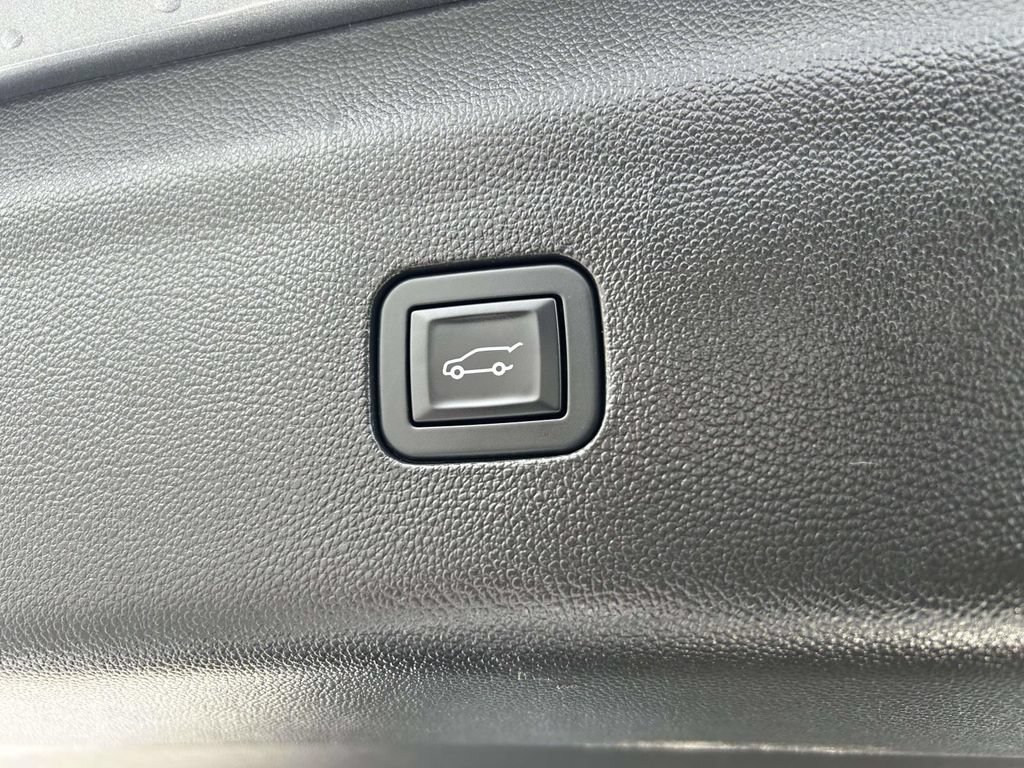 Used 2019 Buick Enclave Avenir w/ Avenir Technology Package FWD image 15