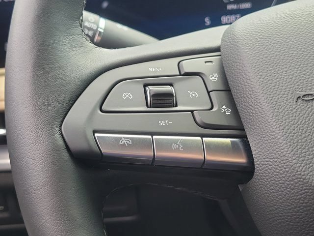Used 2025 Cadillac XT4 Premium Luxury FWD image 7