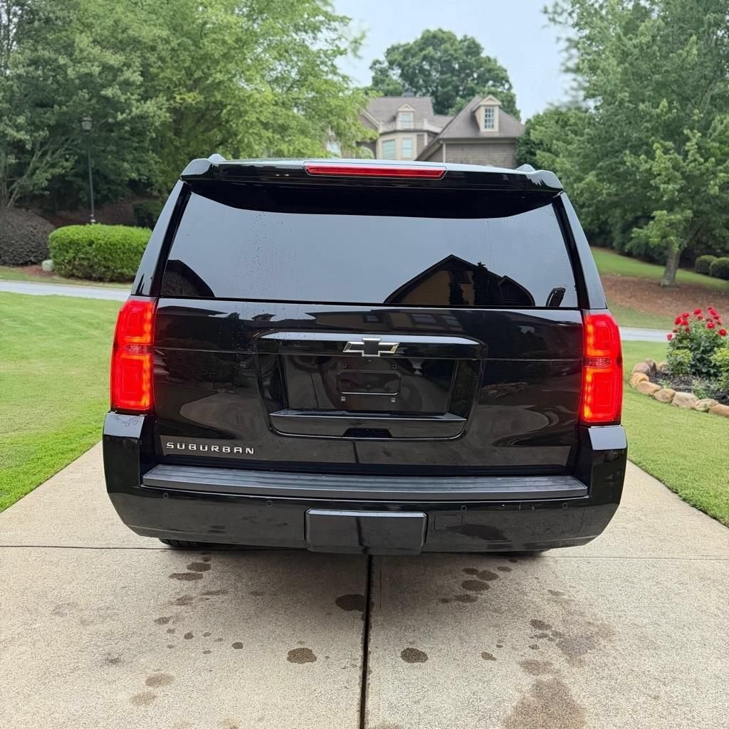 Used 2019 Chevrolet Suburban LT RWD image 7