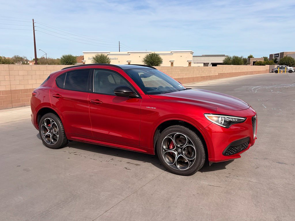 Used 2023 Alfa Romeo Stelvio Veloce AWD/4WD image 4