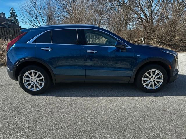 Used 2019 Cadillac XT4 Luxury w/ Cold Weather Package image 4