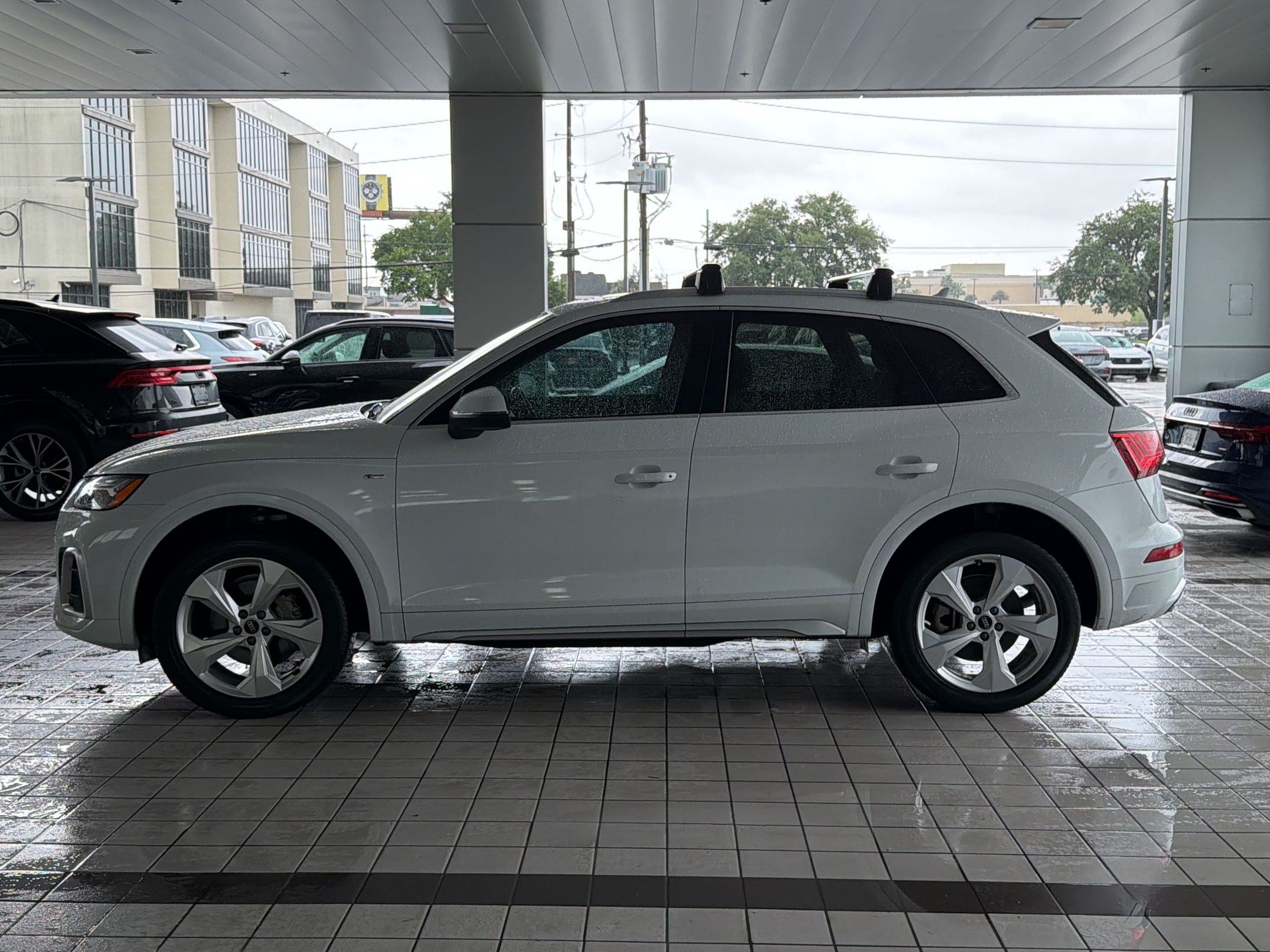 Certified 2023 Audi Q5 2.0T Premium Plus w/ Premium Plus Package AWD/4WD image 2