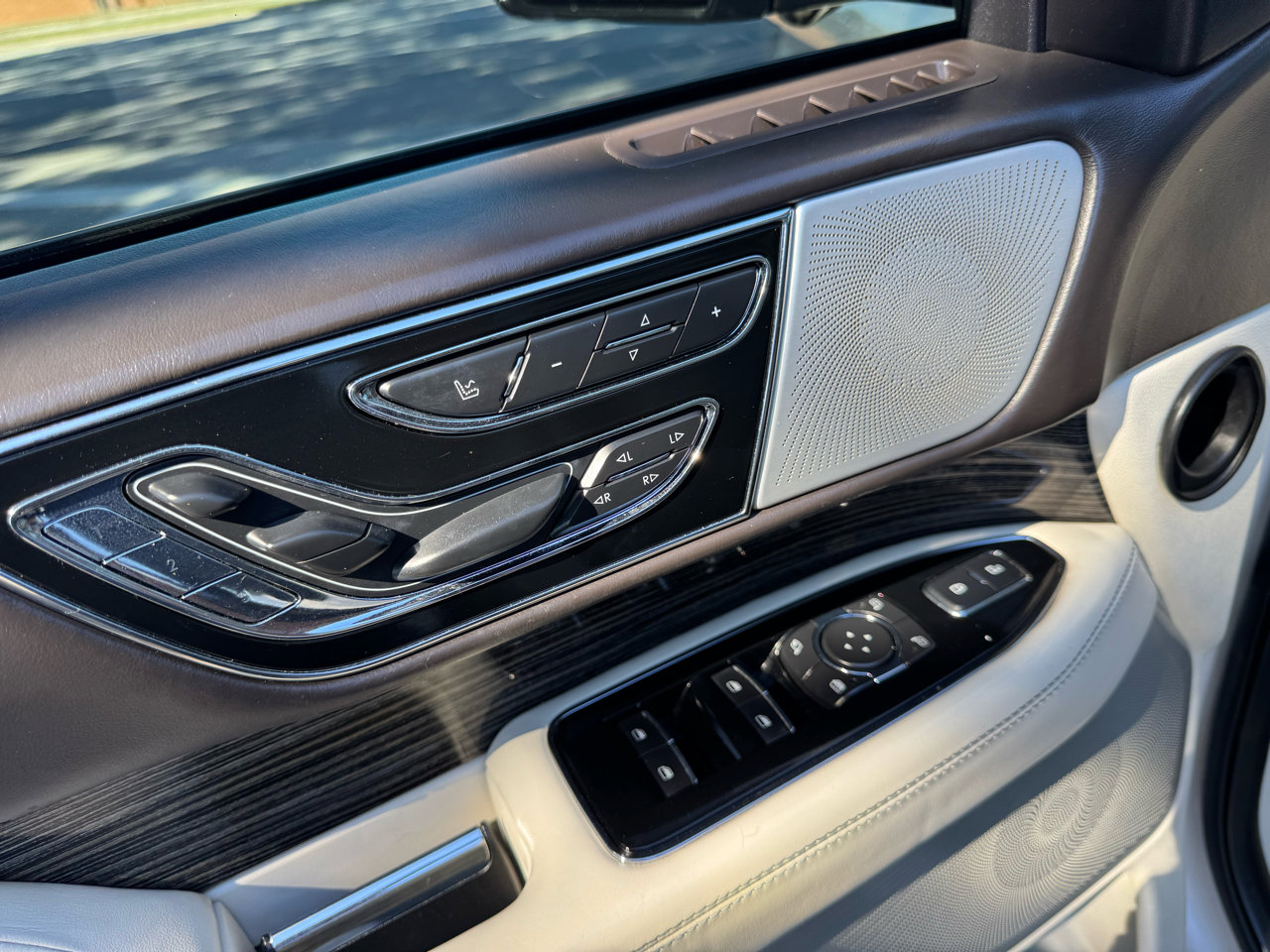 Used 2018 Lincoln Navigator Black Label w/ Cargo Package image 41