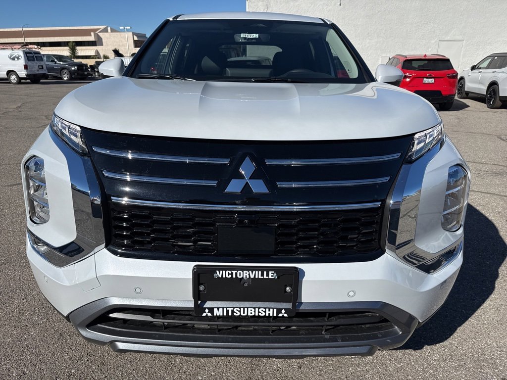 New 2025 Mitsubishi Outlander SE image 2