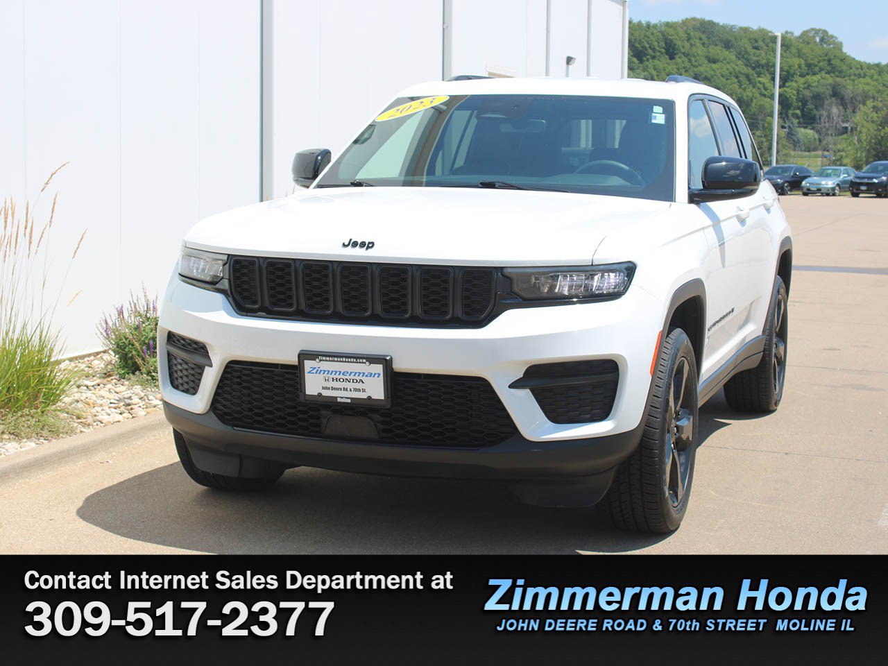 Used 2023 Jeep Grand Cherokee Altitude AWD/4WD image 23