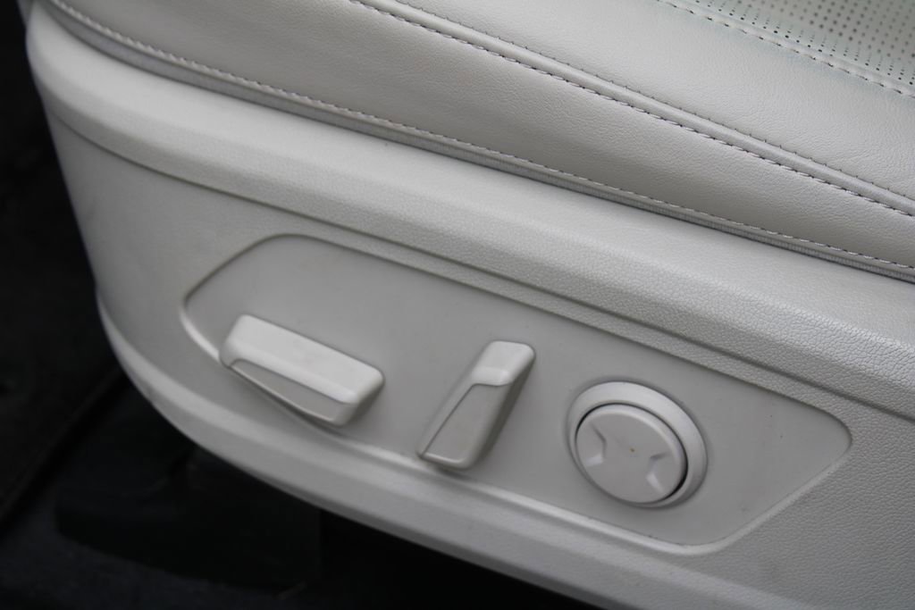 Certified 2025 Kia Sorento S w/ Panoramic Sunroof Package image 23