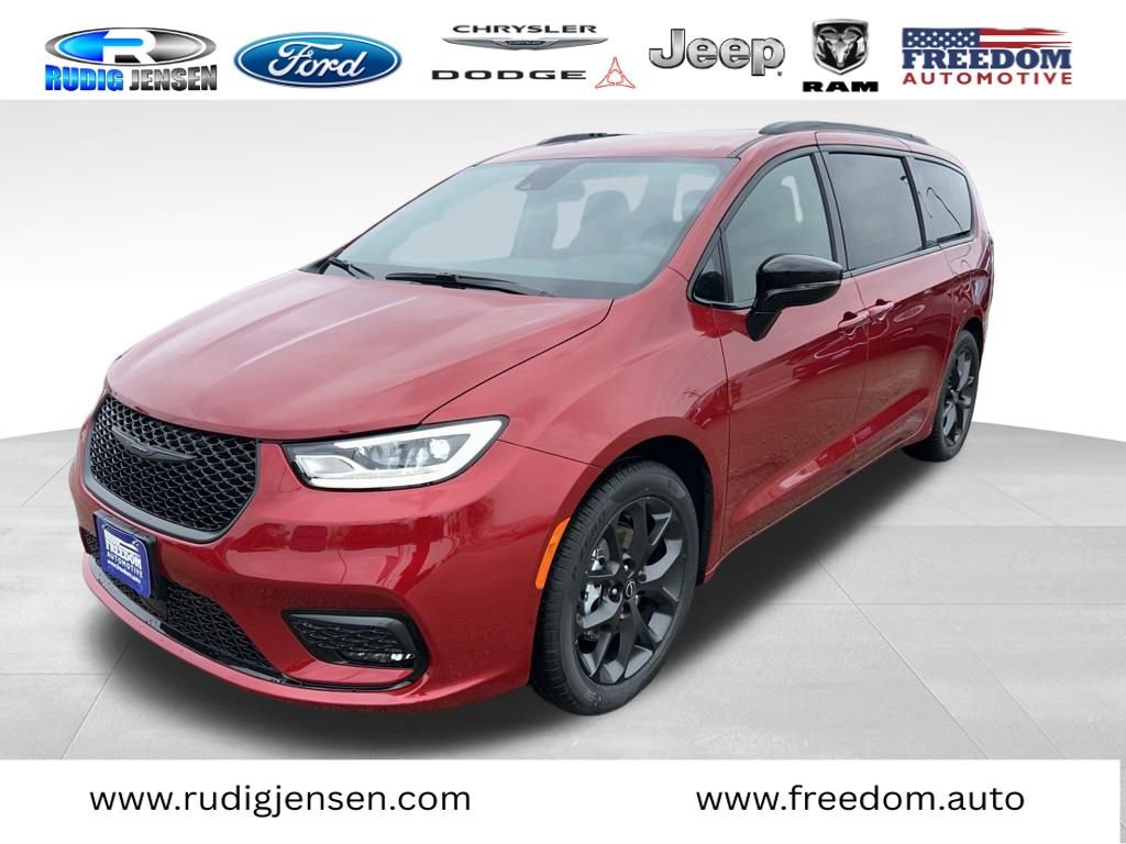 New 2026 Chrysler Pacifica Select