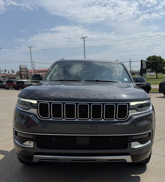Used 2023 Jeep Wagoneer Series III w/ Premium Group I AWD/4WD image 3