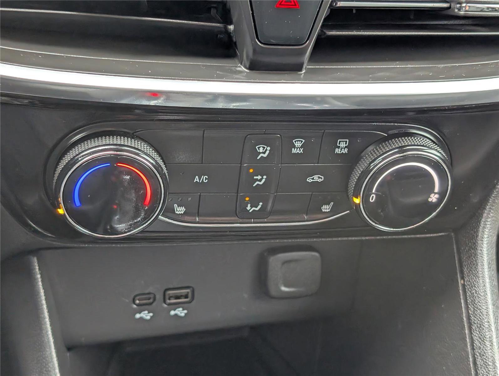 Used 2024 Buick Encore GX Sport Touring w/ Comfort Package AWD/4WD image 27