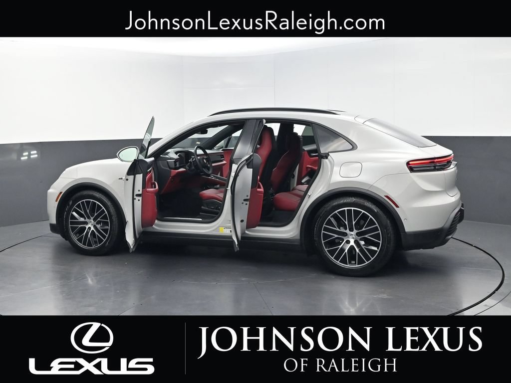Used 2026 Porsche Macan 4 Electric AWD/4WD image 36
